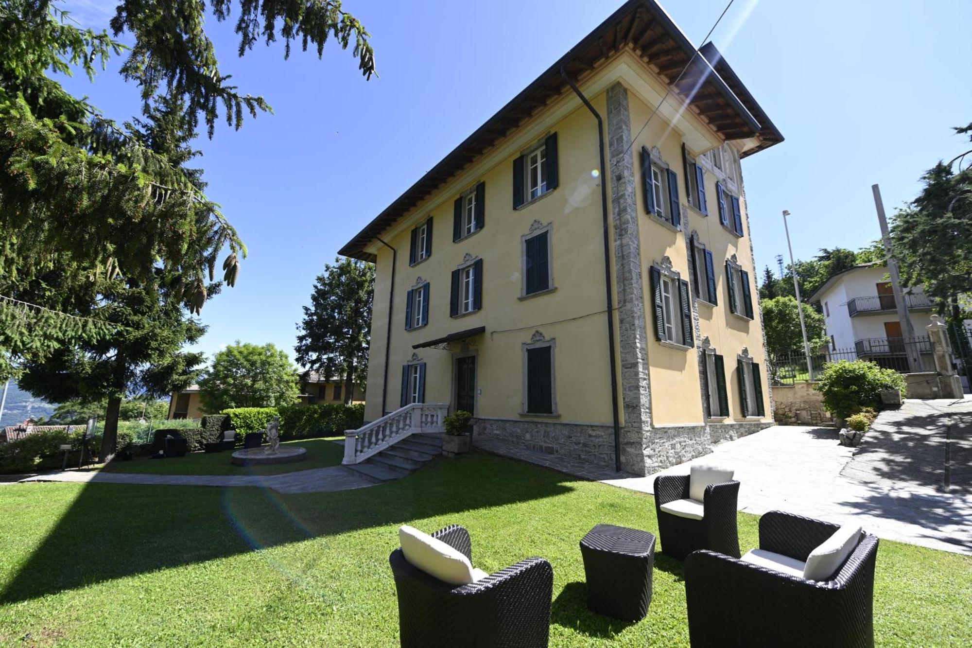 Residenza Villa Maria Roncola Екстер'єр фото